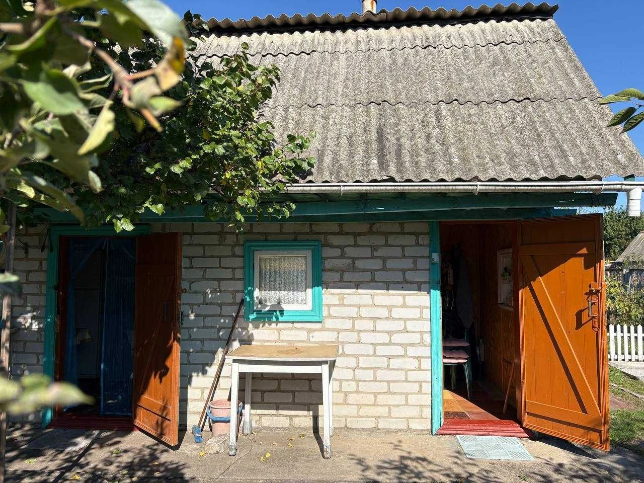Продам цегляну двоповерхову дачу, 10 соток.