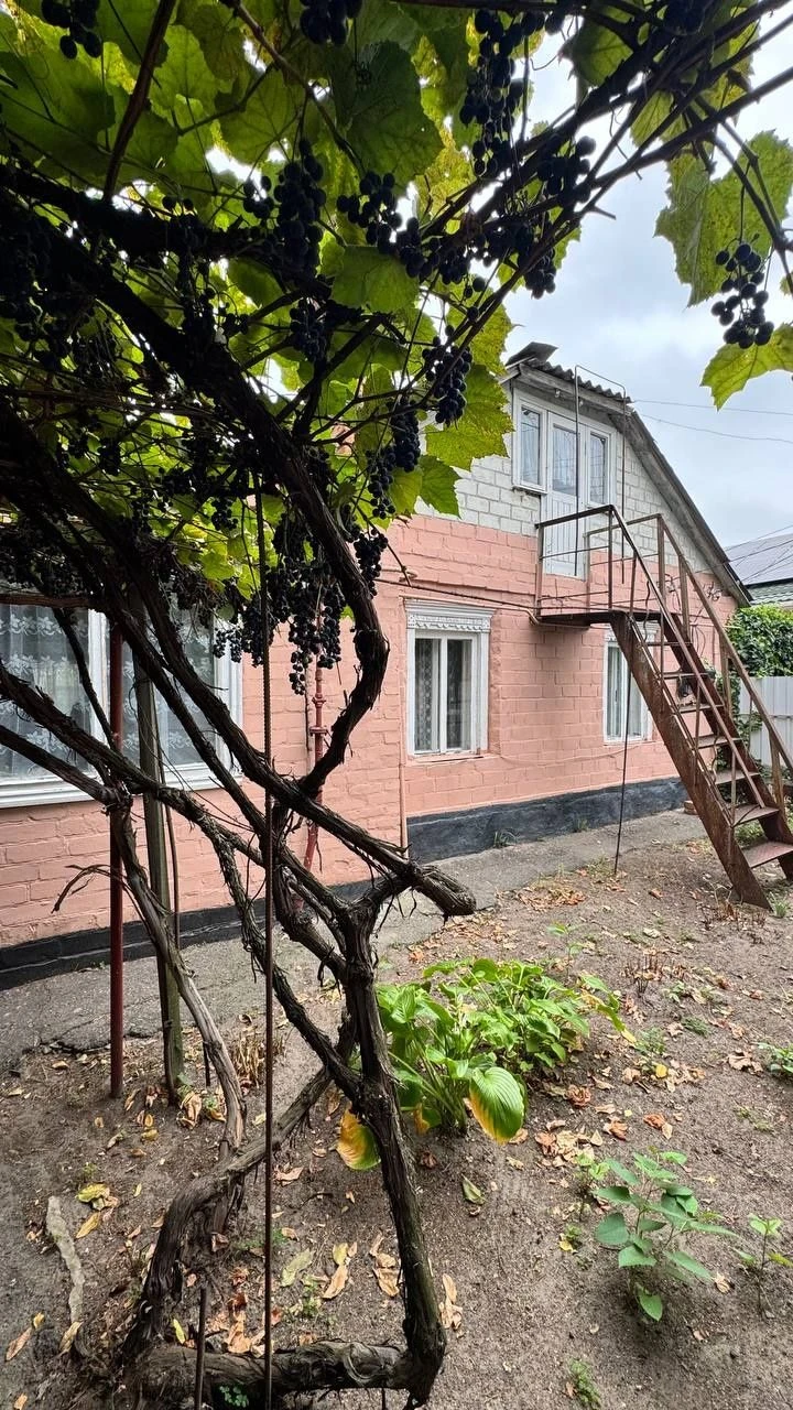 ПРОДАЖ 3-кімн частини будинку, 5 соток землі, Крюків
