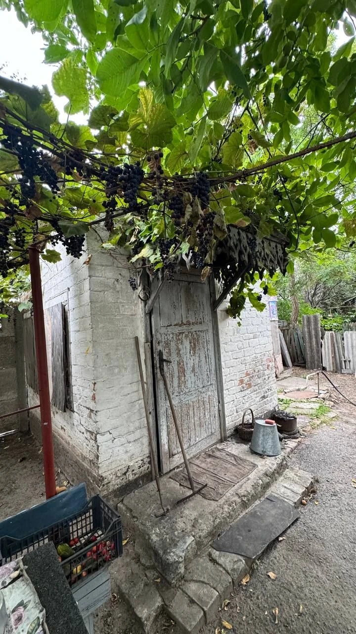ПРОДАЖ 3-кімн частини будинку, 5 соток землі, Крюків
