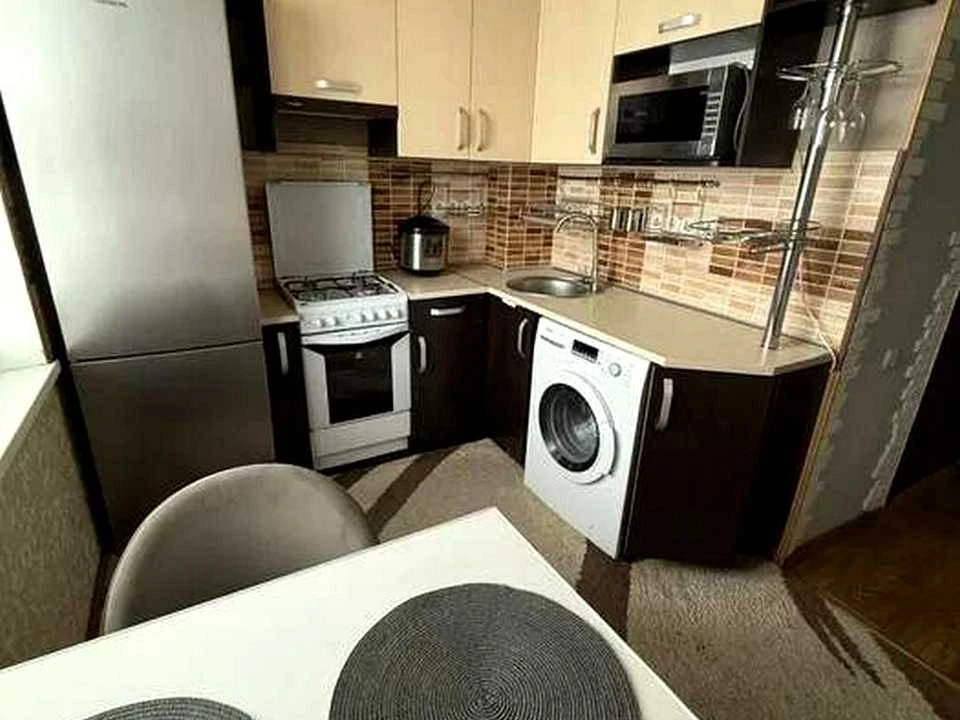 Apartment. Kharkiv, Traktorostudivnyky Ave.