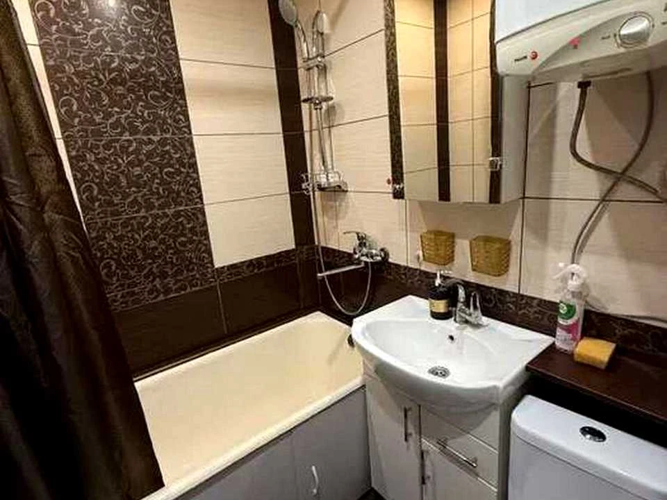 Apartment. Kharkiv, Traktorostudivnyky Ave.