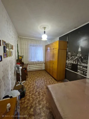 Продається цегляний двоповерховий будинок у центрі міста р-н