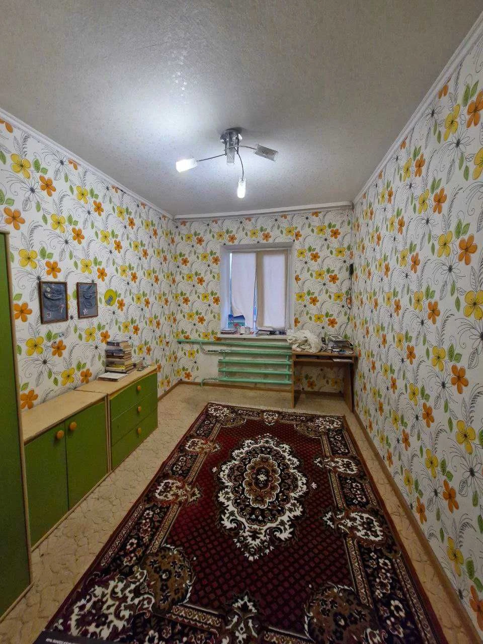 Продається цегляний двоповерховий будинок у центрі міста р-н