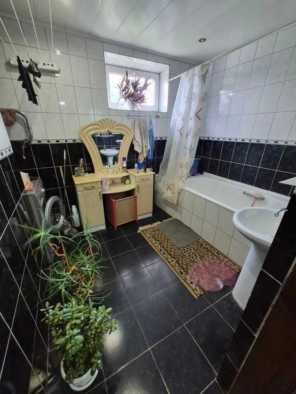 Продам цегляний БУДИНОК в р-ні 2 лікарні. 97 кв.м. . 65000