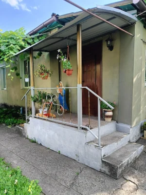Продам два дома на одном участке