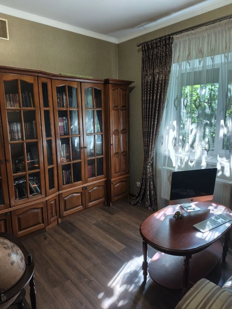 Продам трьохповерховий Таунхаус з власним двором в Центрі мі