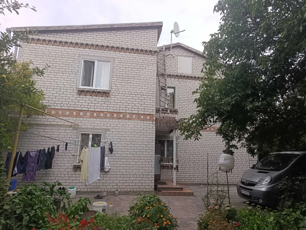 Продам гарний будинок в центрі Градизька