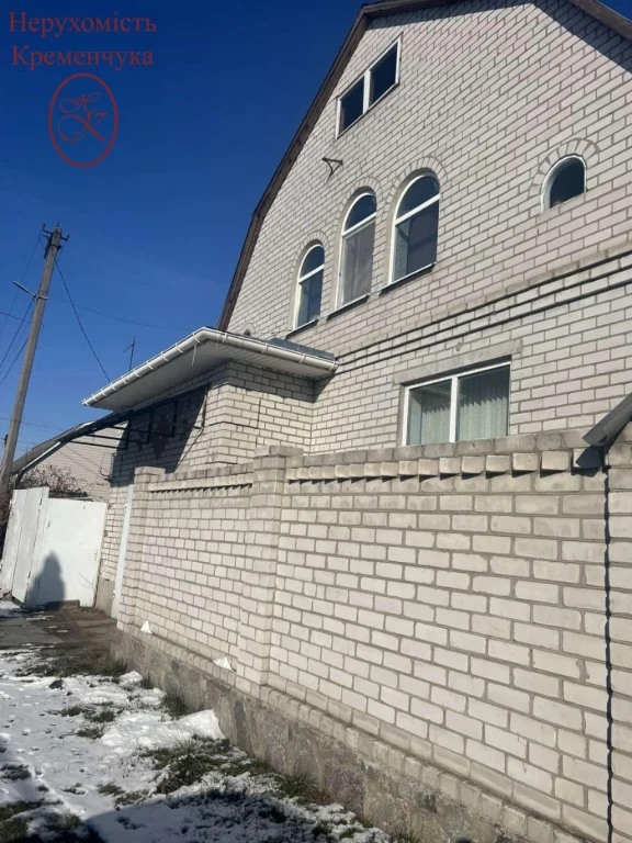 Продам будинок р-н Крюків ,  можна Є відновлення.