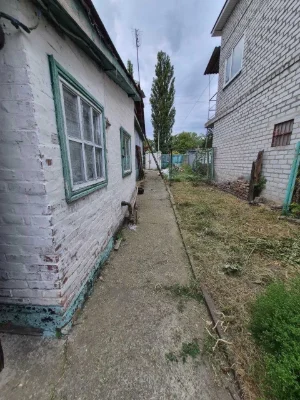 Продам 1/2 БУДИНКУ в р-ні 1 міської лікарні. 26000