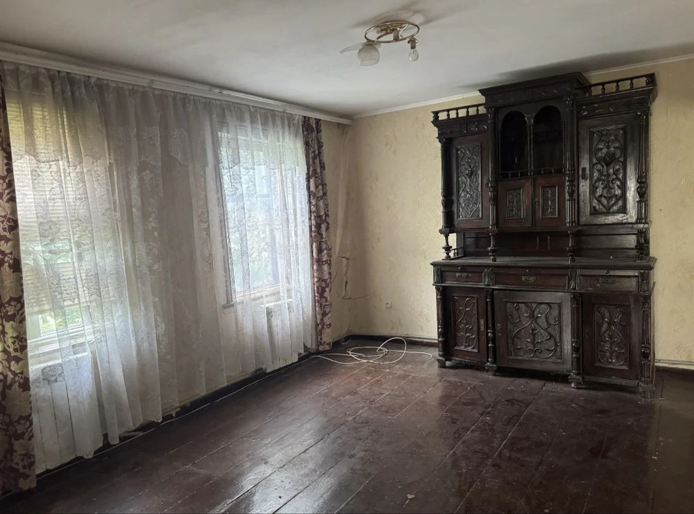 Продам 2/3 частини будинку в дуже гарному р-н міста