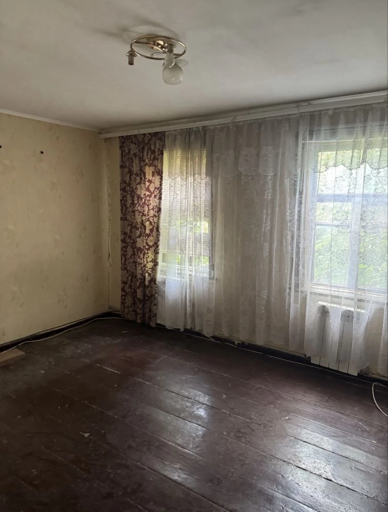 Продам 2/3 частини будинку в дуже гарному р-н міста