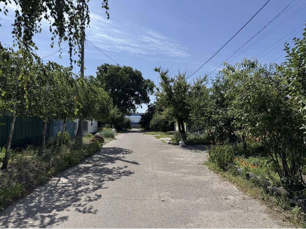 Продам 2/3 частини будинку в дуже гарному р-н міста