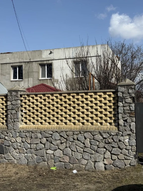 Продам будинок 2 поверхи.