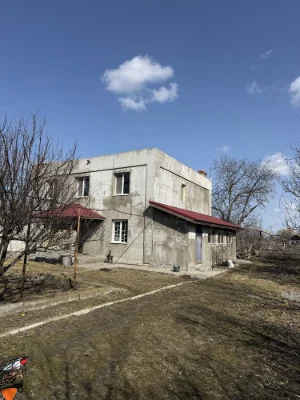 Продам будинок 2 поверхи.