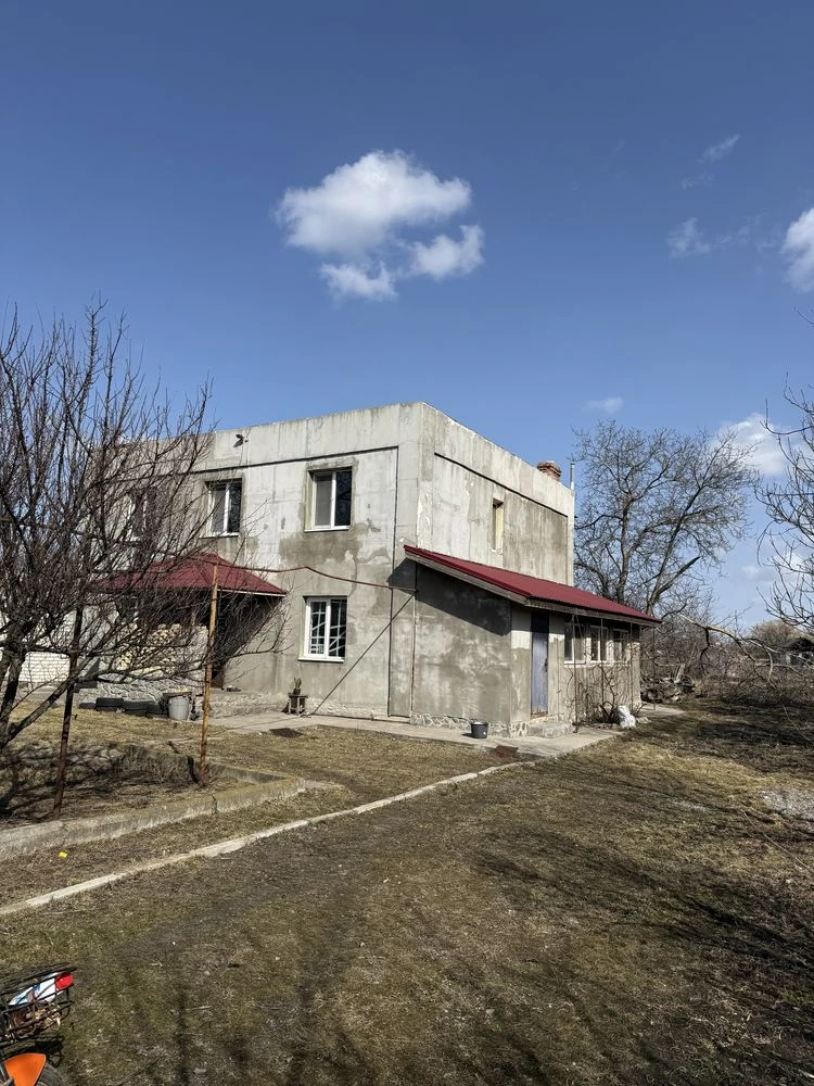 Продам будинок 2 поверхи.