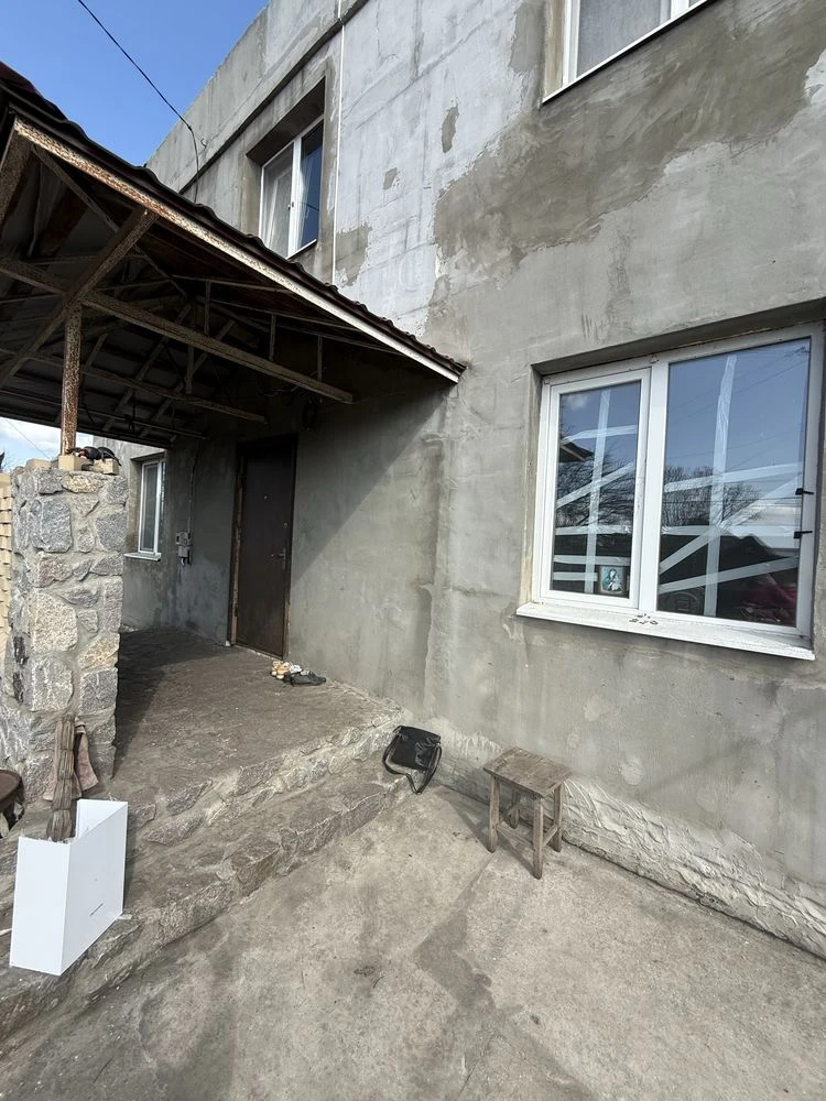 Продам будинок 2 поверхи.