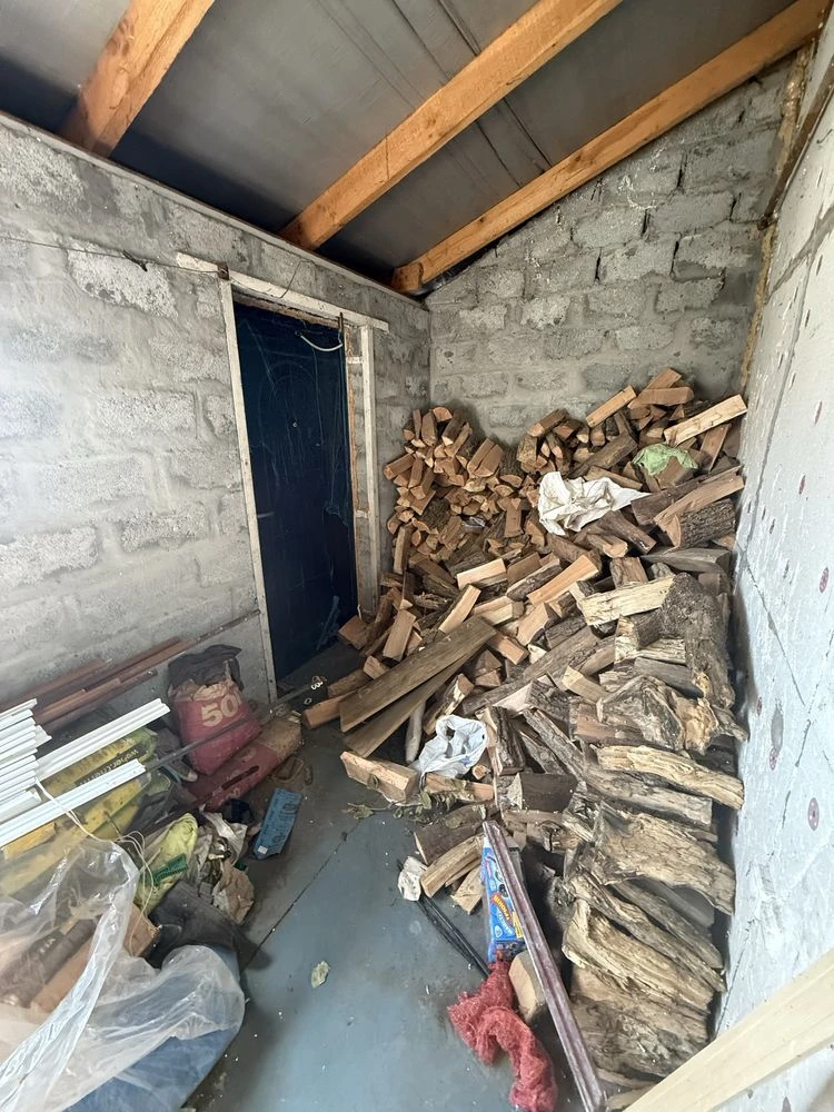 Продам будинок 2 поверхи.