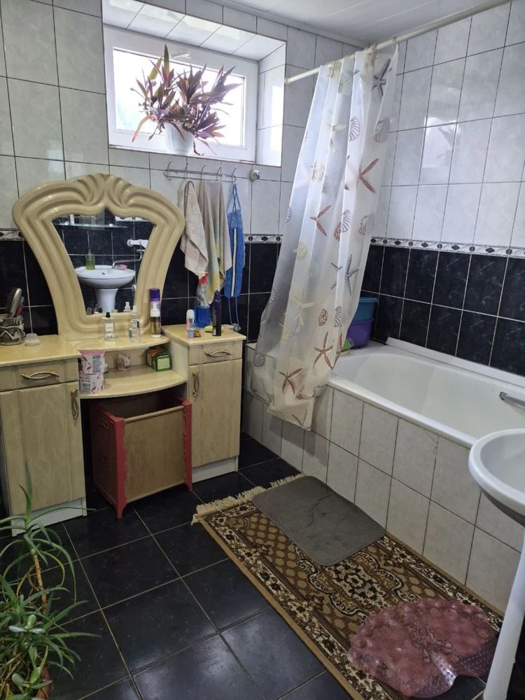 Продам добротний будинок РАКОВКА, район  2 лікарні