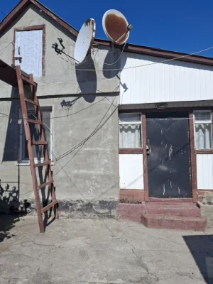 Продам два дома на одном участке.
