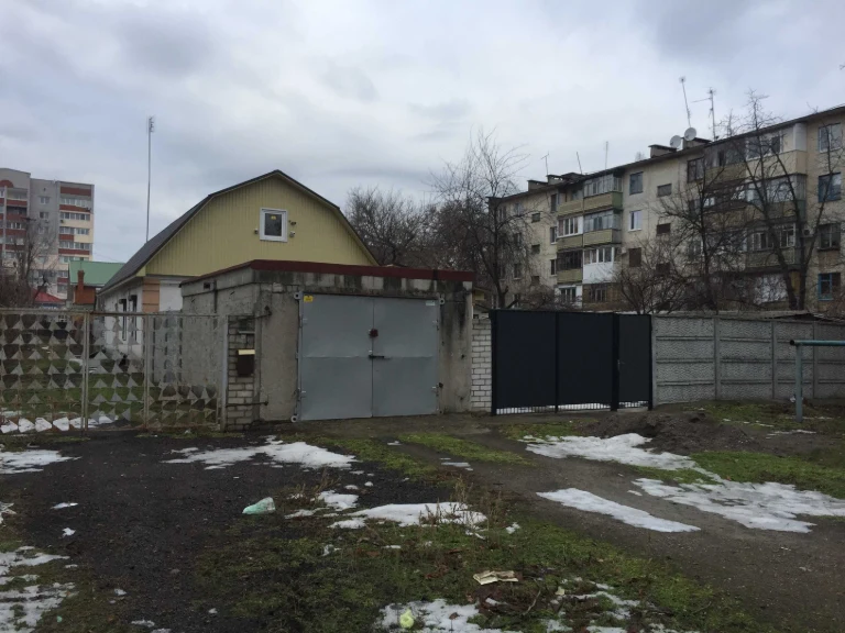 1/2( пів будинку) в центрі Кременчука
