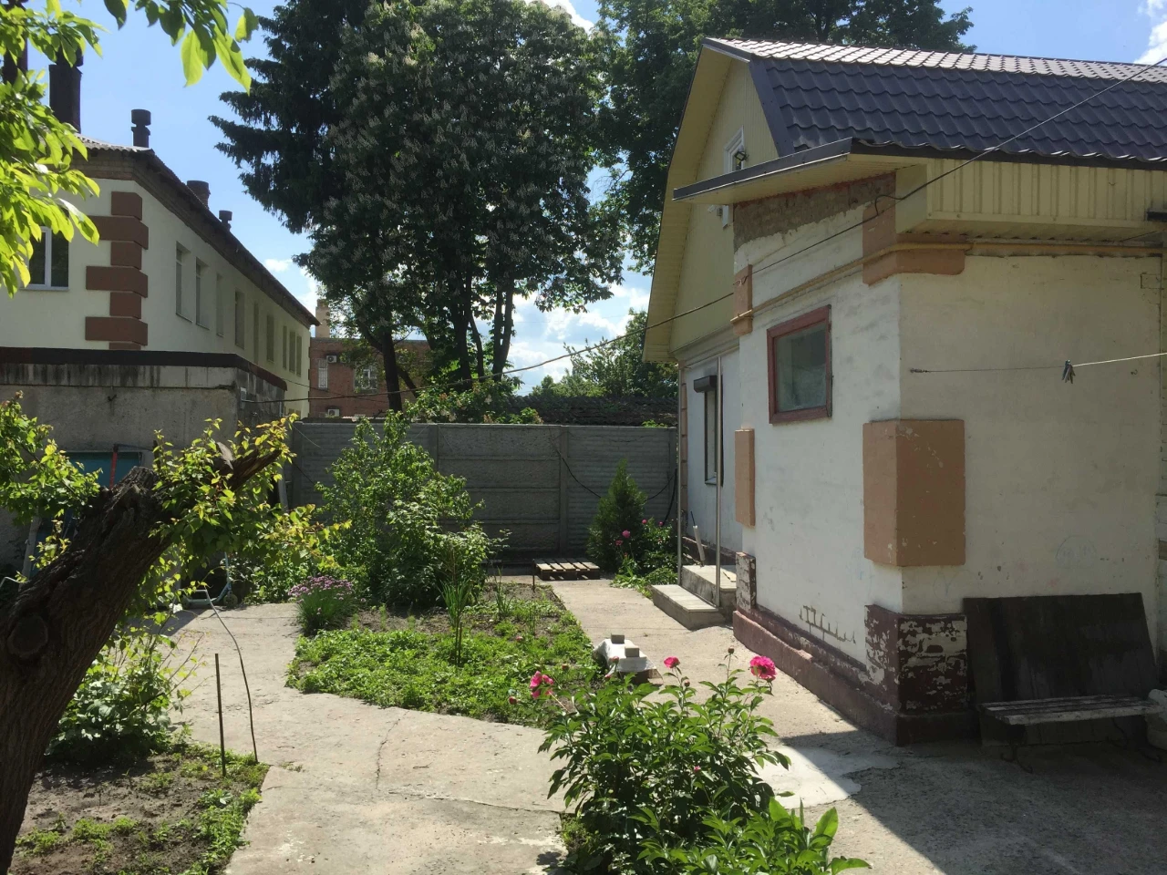 1/2( пів будинку) в центрі Кременчука