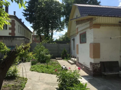 1/2( пів будинку) в центрі Кременчука