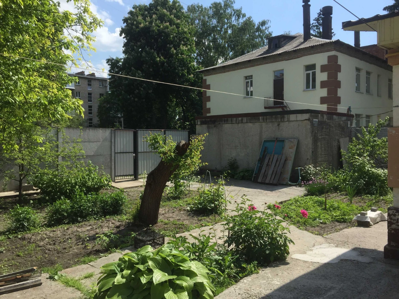 1/2( пів будинку) в центрі Кременчука