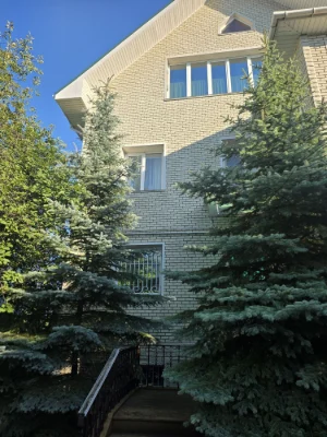 ПРОДАМ  роскошный 3х этажный особняк