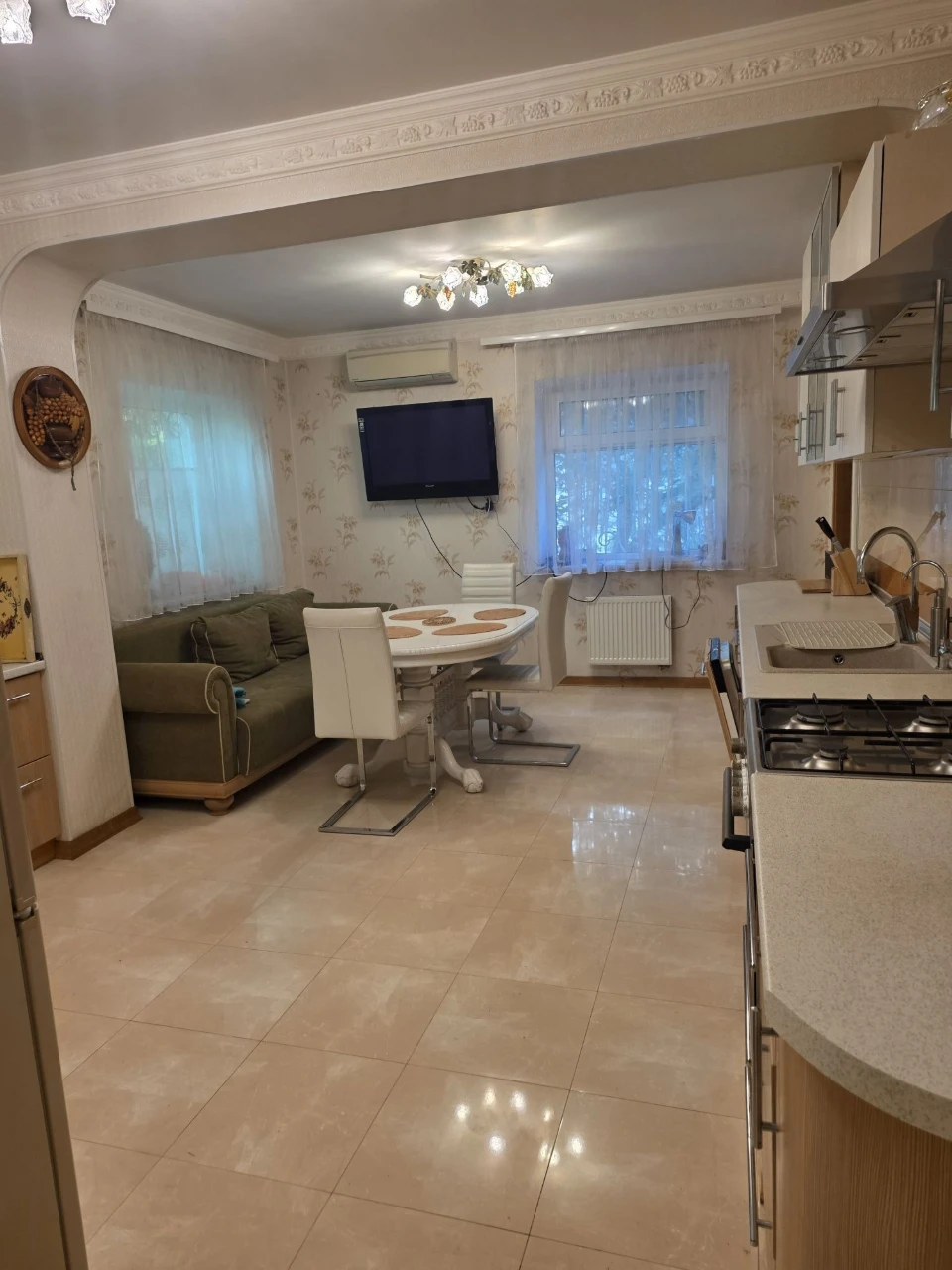 ПРОДАМ  роскошный 3х этажный особняк