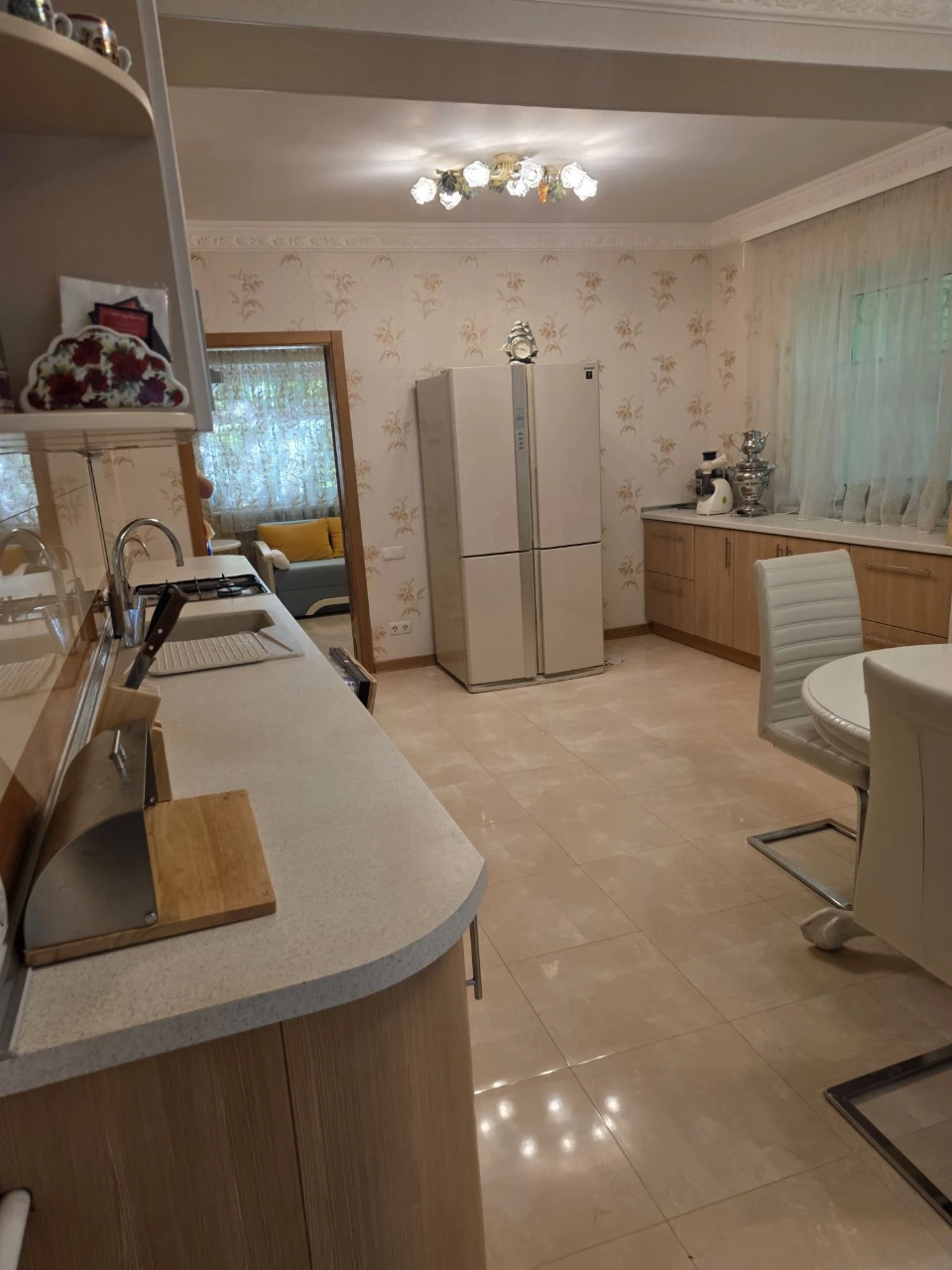 ПРОДАМ  роскошный 3х этажный особняк