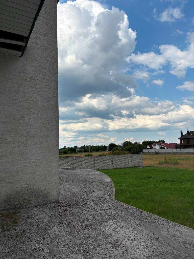 Продам будинок в Кривушах. Поруч хвойний ліс і річка Дніпро.