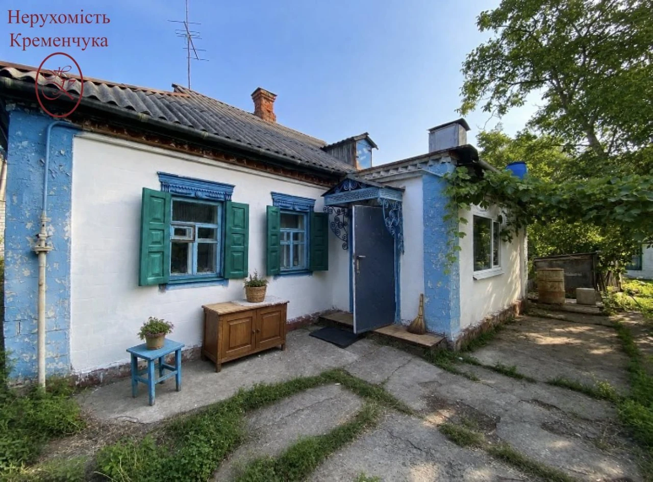 Продаж будинку на першій лінії біля річки
