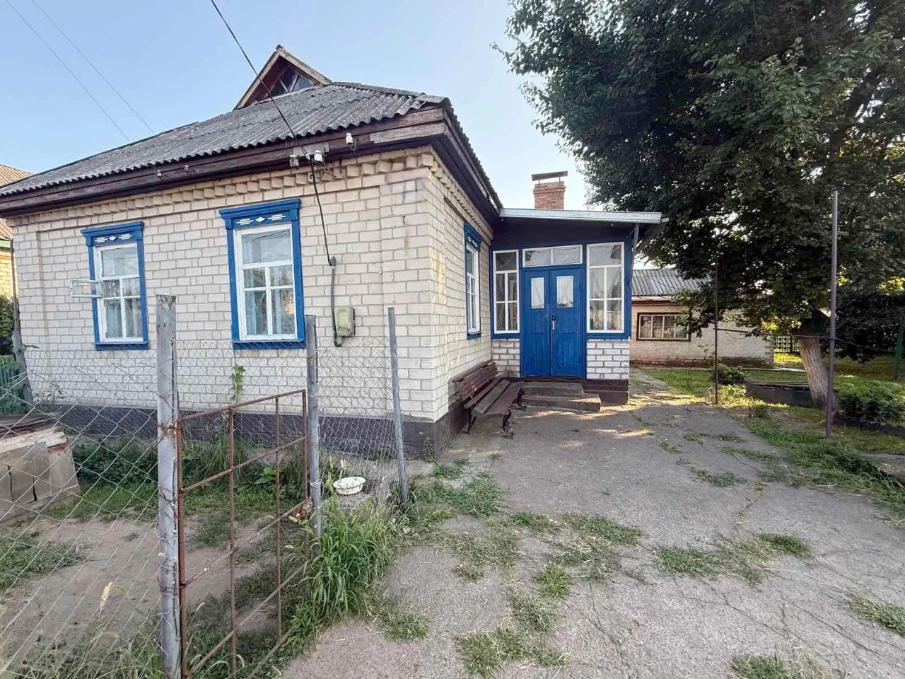 Продам будин в центрі с.Піщане