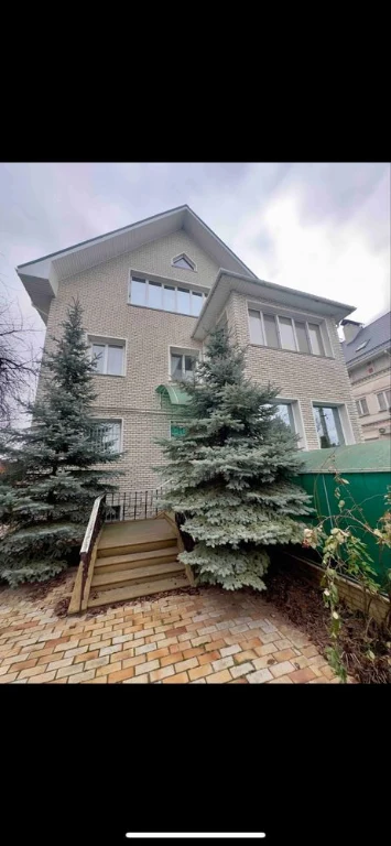 Центр Продаж 3-х поверхового будинку для родини в Кременчуці