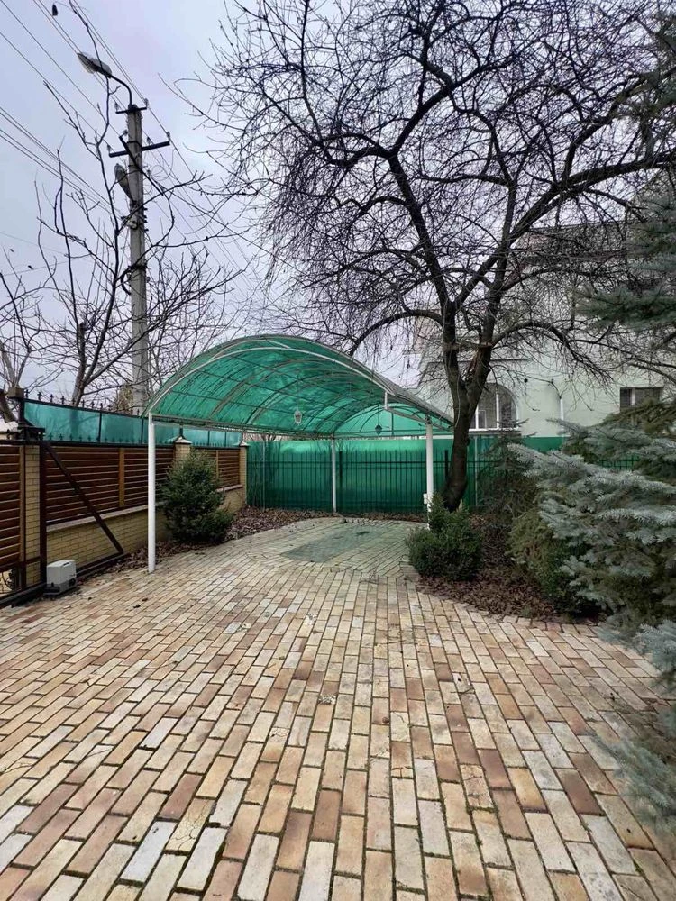 Центр Продаж 3-х поверхового будинку для родини в Кременчуці