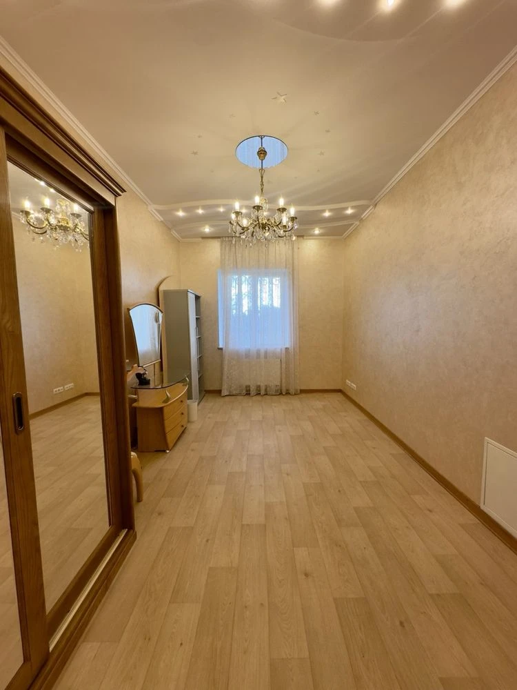 Центр Продаж 3-х поверхового будинку для родини в Кременчуці