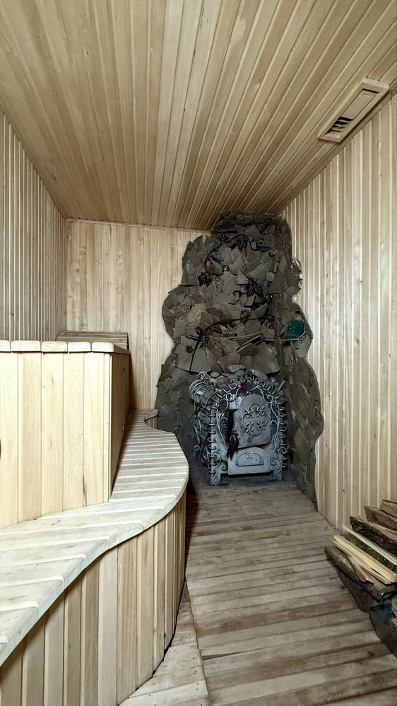 Будинок в нагірній частині міста, район ресторану «Арменія».