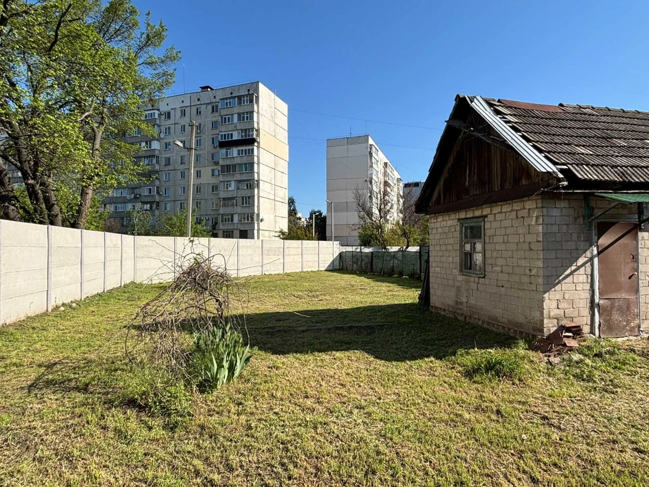 Цегляний будинок в центрі Раківки