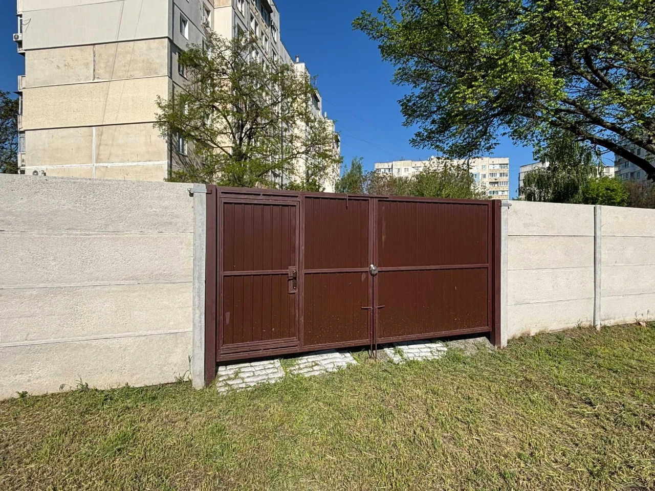 Цегляний будинок в центрі Раківки