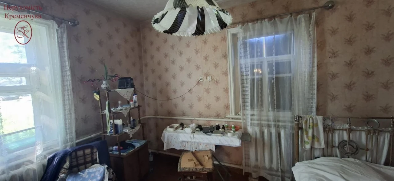 Продам будинок  по Леонова.