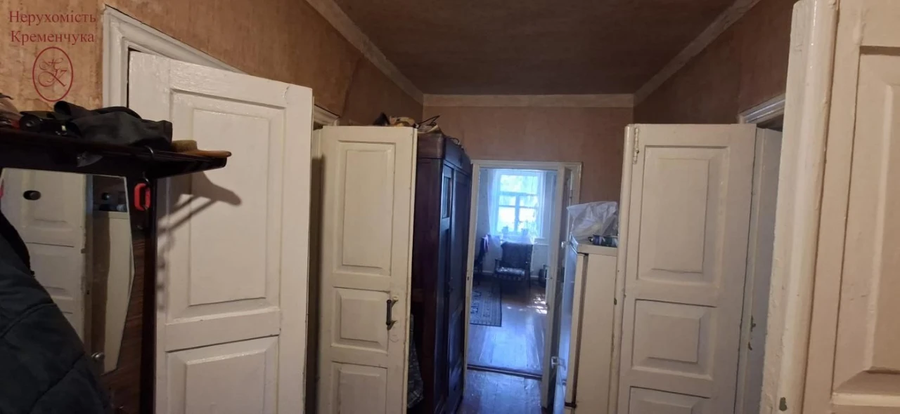Продам будинок  по Леонова.