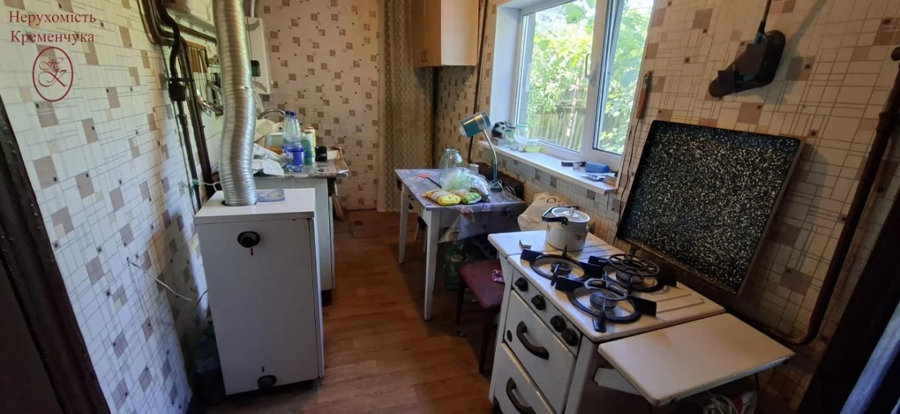 Продам будинок  по Леонова.