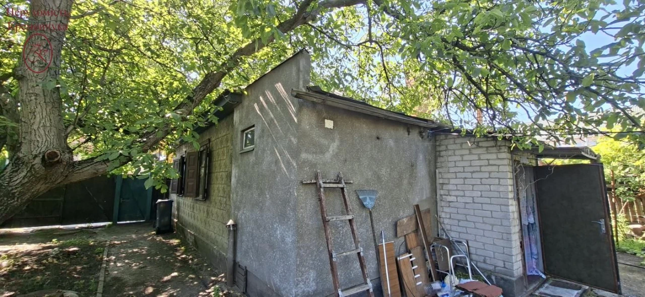 Продам будинок  по Леонова.