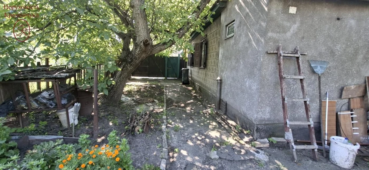 Продам будинок  по Леонова.