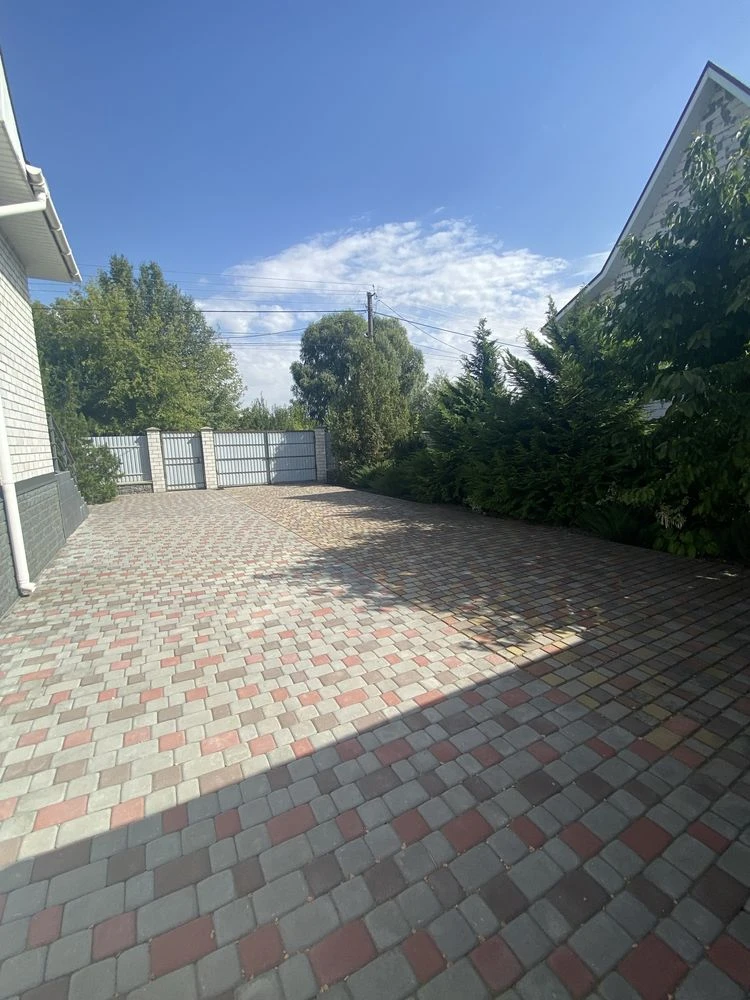 Продаж будинку з новим ремонтом