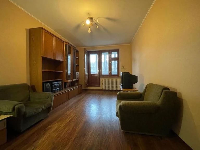 Pavlovo Pole. Three-room apartment for sale.