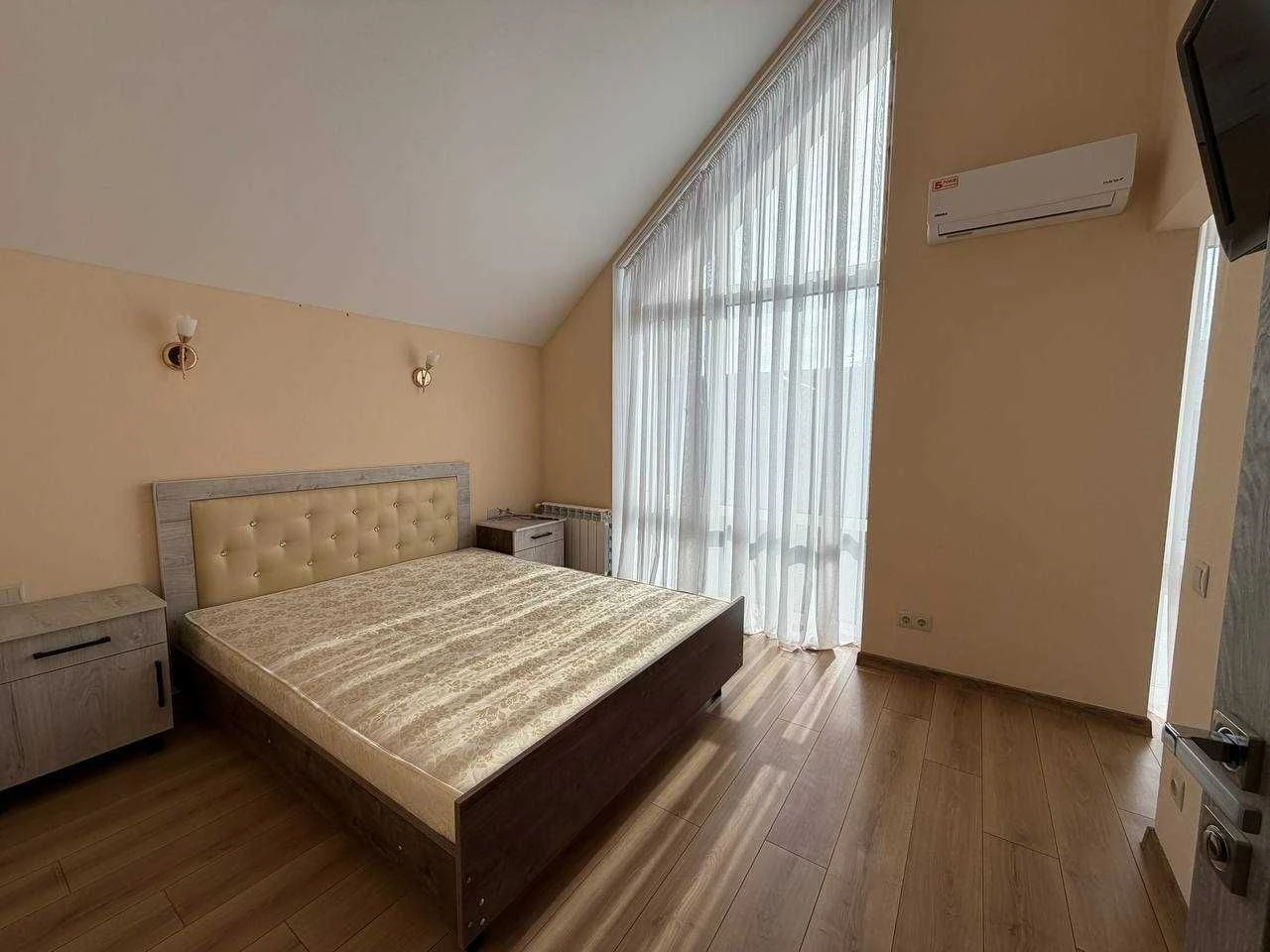 Таунхаус с ремонтом 90 м² в Буче | Энергонезависимый дом с с