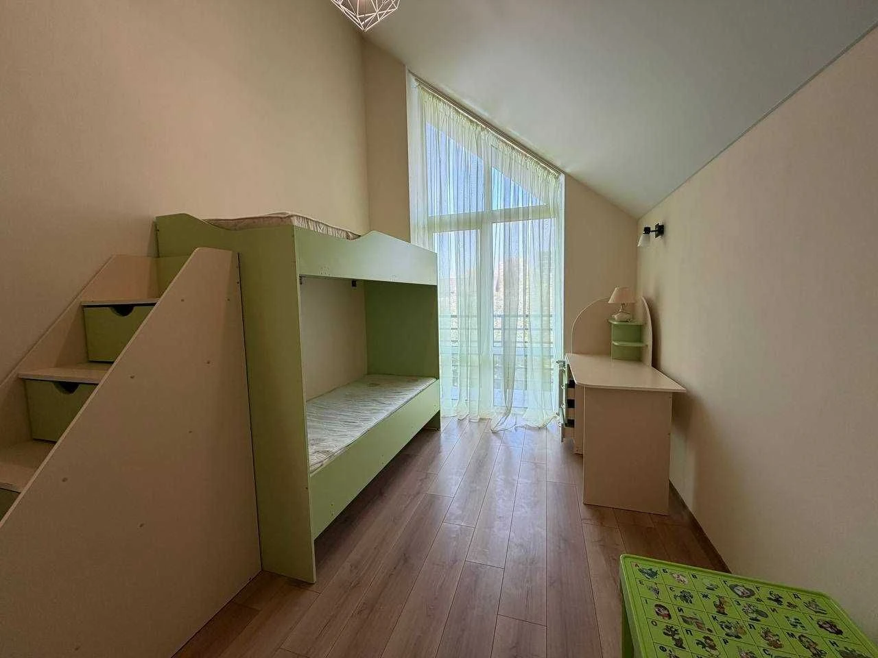 Таунхаус с ремонтом 90 м² в Буче | Энергонезависимый дом с с
