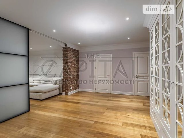 Sale of 3-room apartment 123 sq. m on Mytropolyta Vasylya Lypk St.