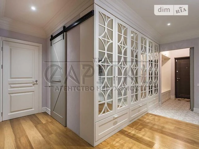 Sale of 3-room apartment 123 sq. m on Mytropolyta Vasylya Lypk St.